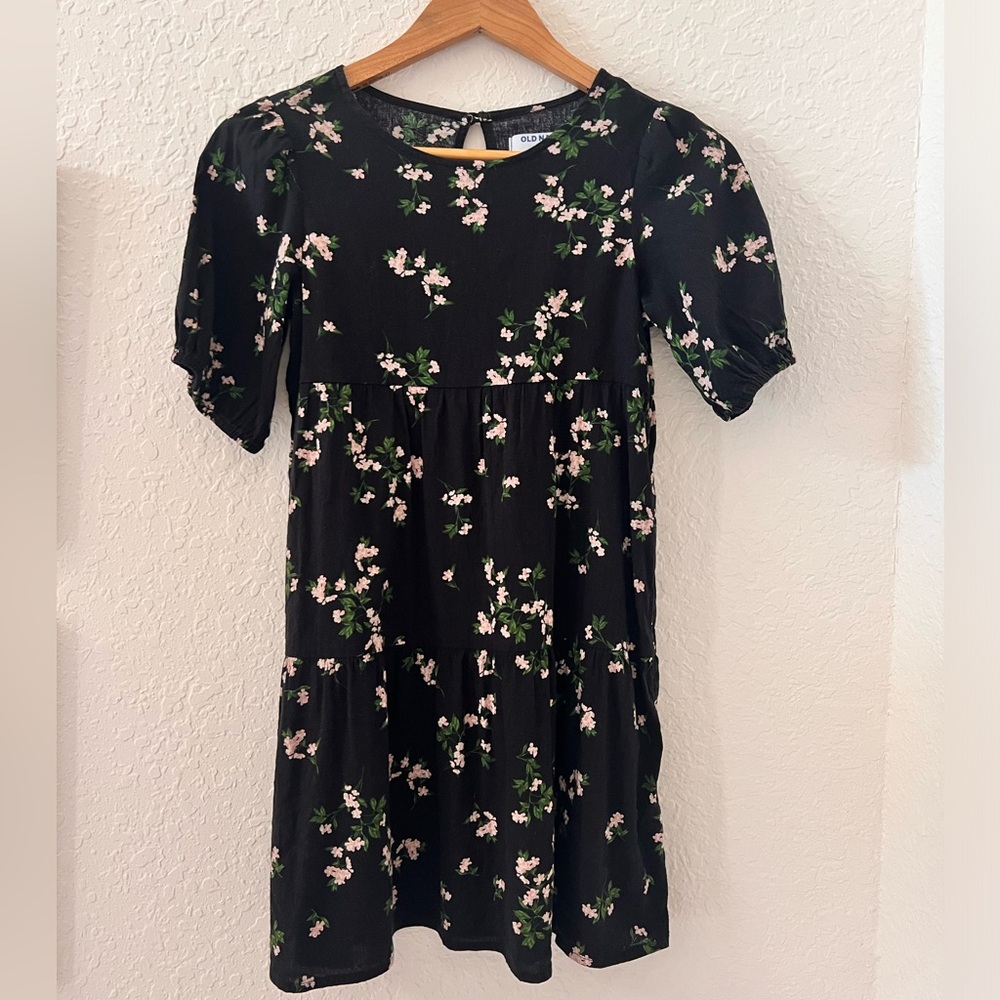 Old Navy black floral tiered dress